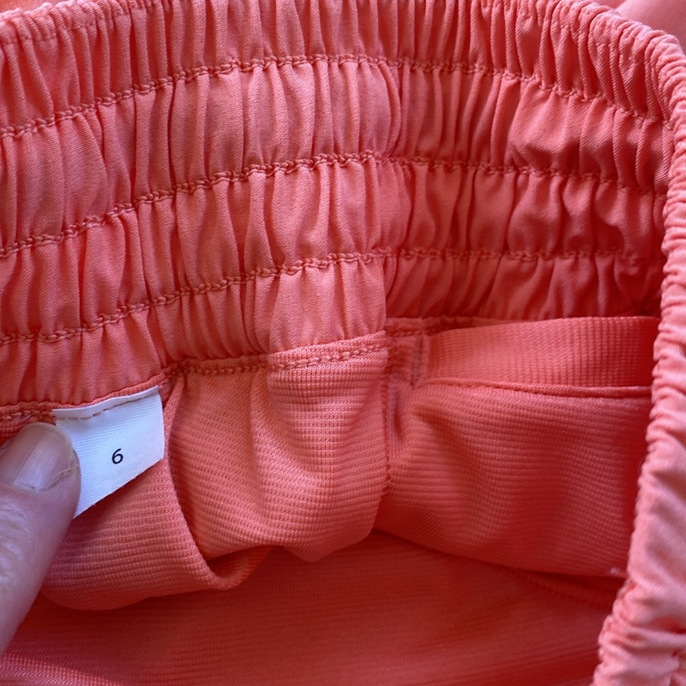 Lululemon Sunny Coral Hotty Hot High Rise 2.5 Inseam. 6 - Picture 5 of 6